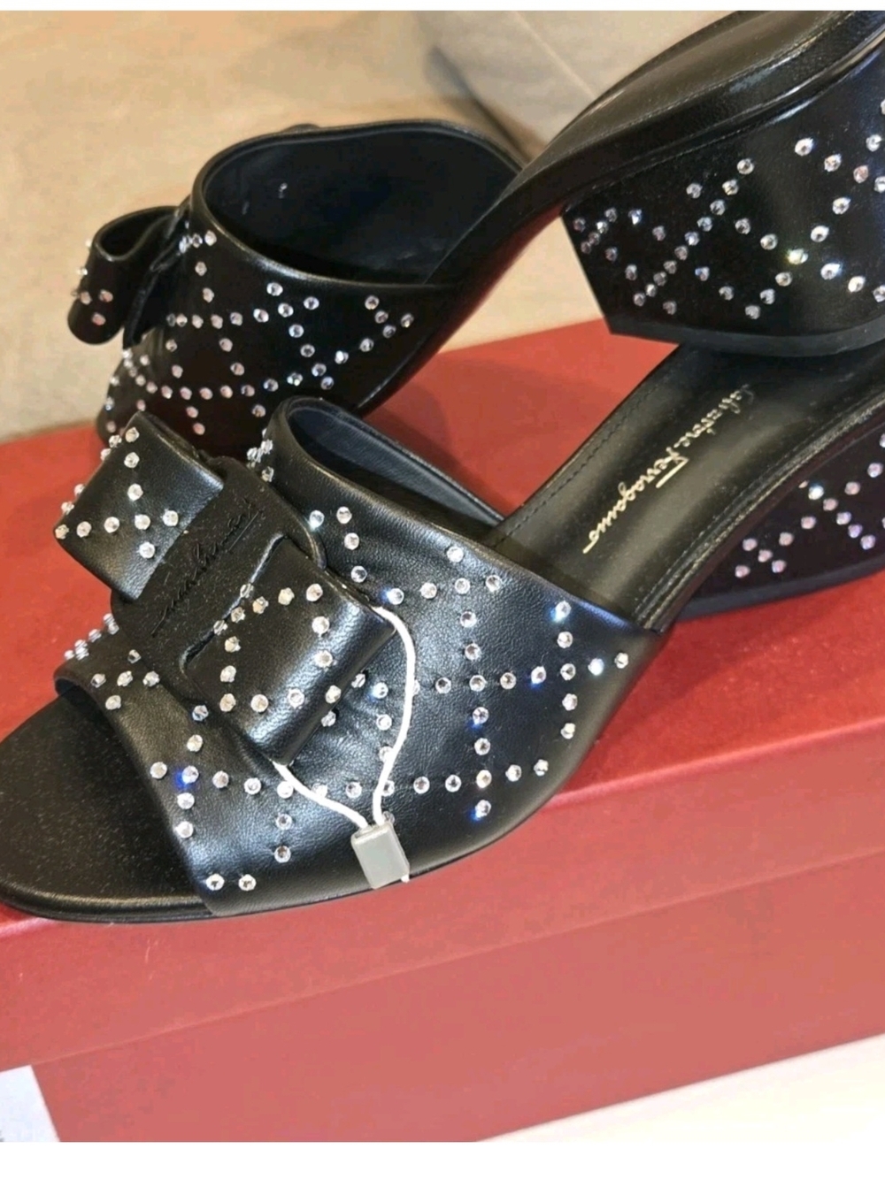 Salvatore Ferragamo VALERY BLACK SANDALS SLIDES CRYSTAL EMBELLISHED SIZE 8 NWT